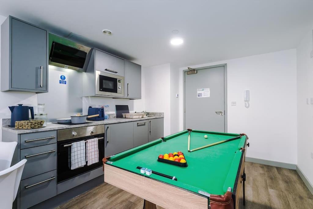 Stylish Central Apartment, Sleeps 4, Pool Table, Available For Long Term Stays Liverpool Luaran gambar