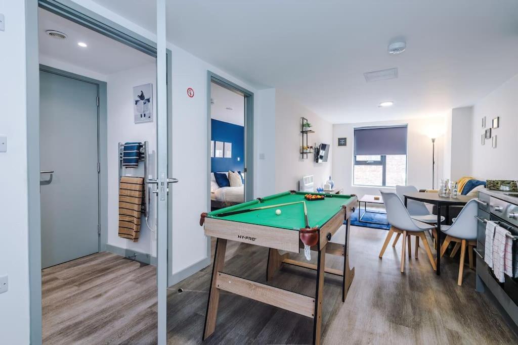 Stylish Central Apartment, Sleeps 4, Pool Table, Available For Long Term Stays Liverpool Luaran gambar