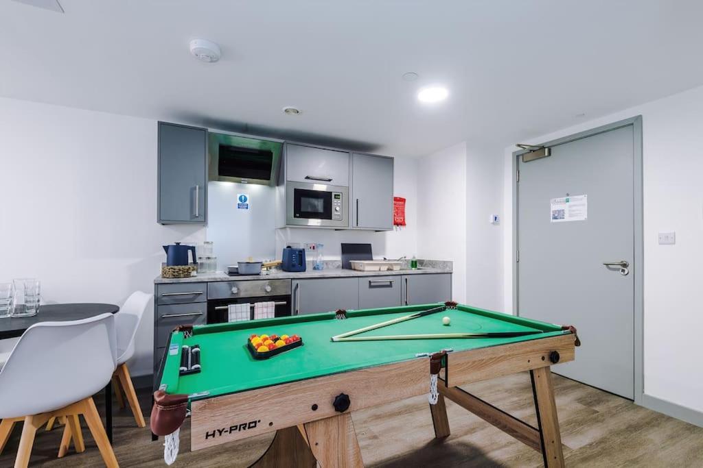 Stylish Central Apartment, Sleeps 4, Pool Table, Available For Long Term Stays Liverpool Luaran gambar