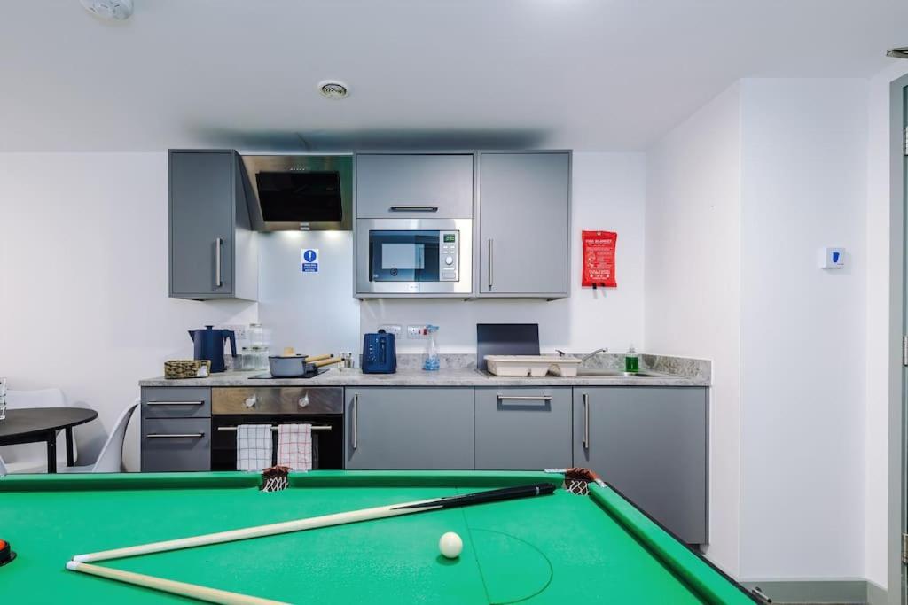 Stylish Central Apartment, Sleeps 4, Pool Table, Available For Long Term Stays Liverpool Luaran gambar