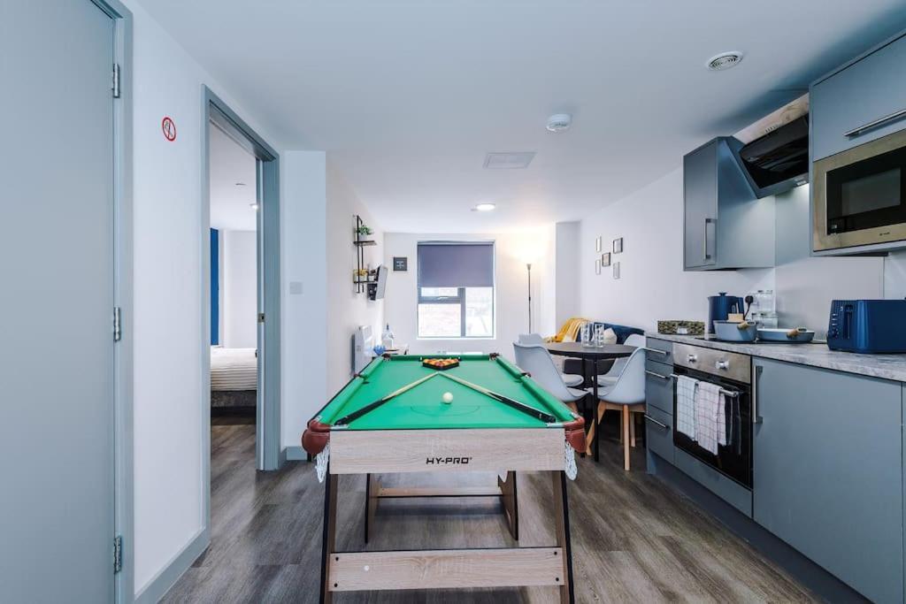 Stylish Central Apartment, Sleeps 4, Pool Table, Available For Long Term Stays Liverpool Luaran gambar